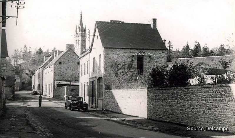 22 Belle Isle en Terre Plesidy Vue du Bourg.jpg